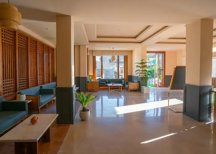 Hotel Zimskhang Villa